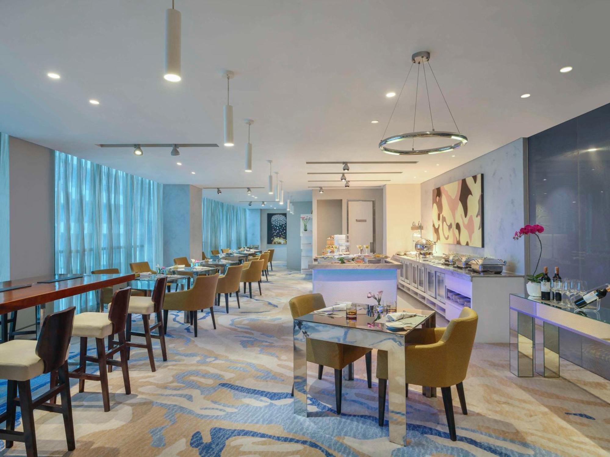 Pullman Jakarta Central Park Dış mekan fotoğraf Club Lounge at the hotel