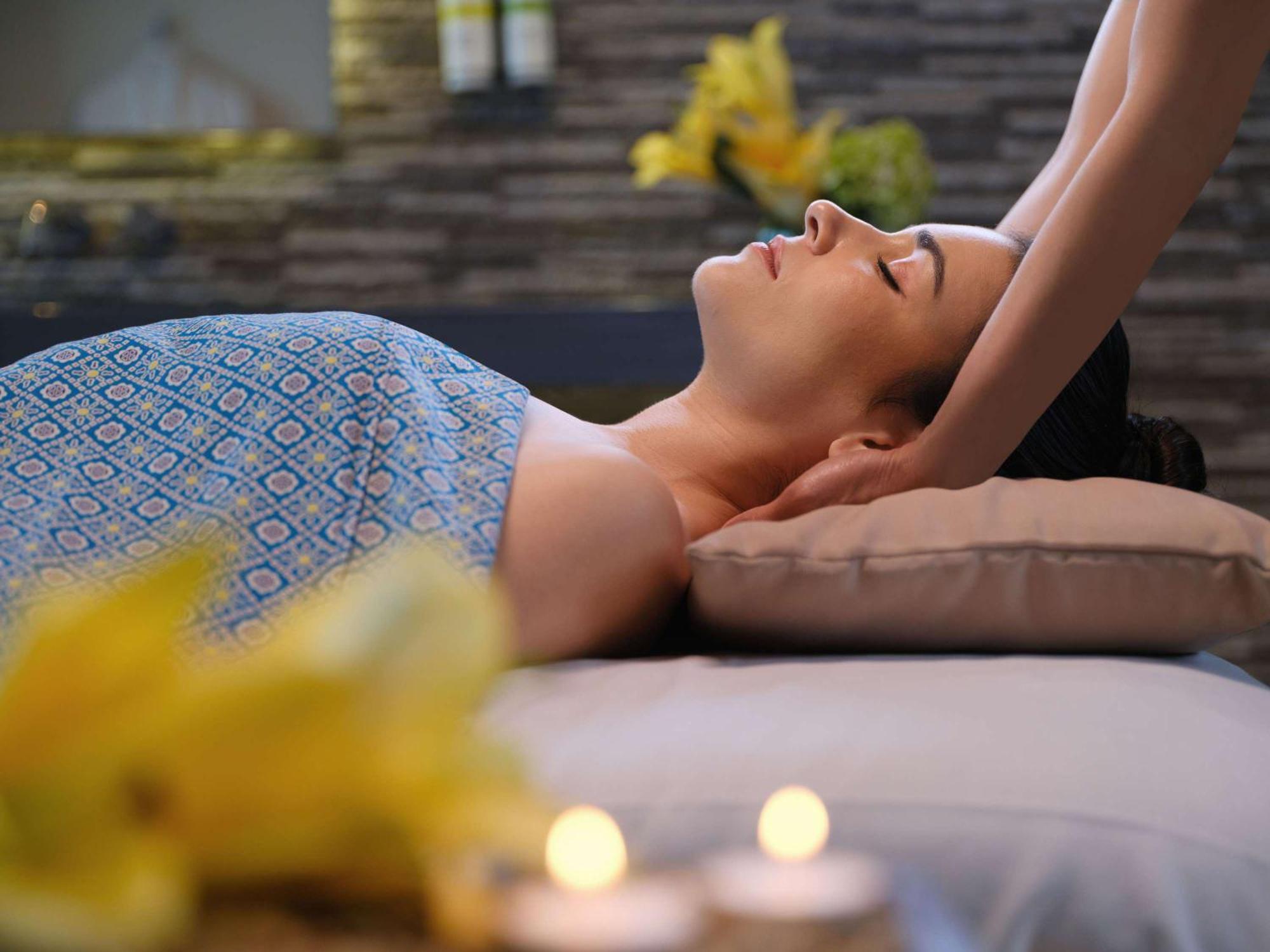 Pullman Jakarta Central Park Dış mekan fotoğraf Thai head massage